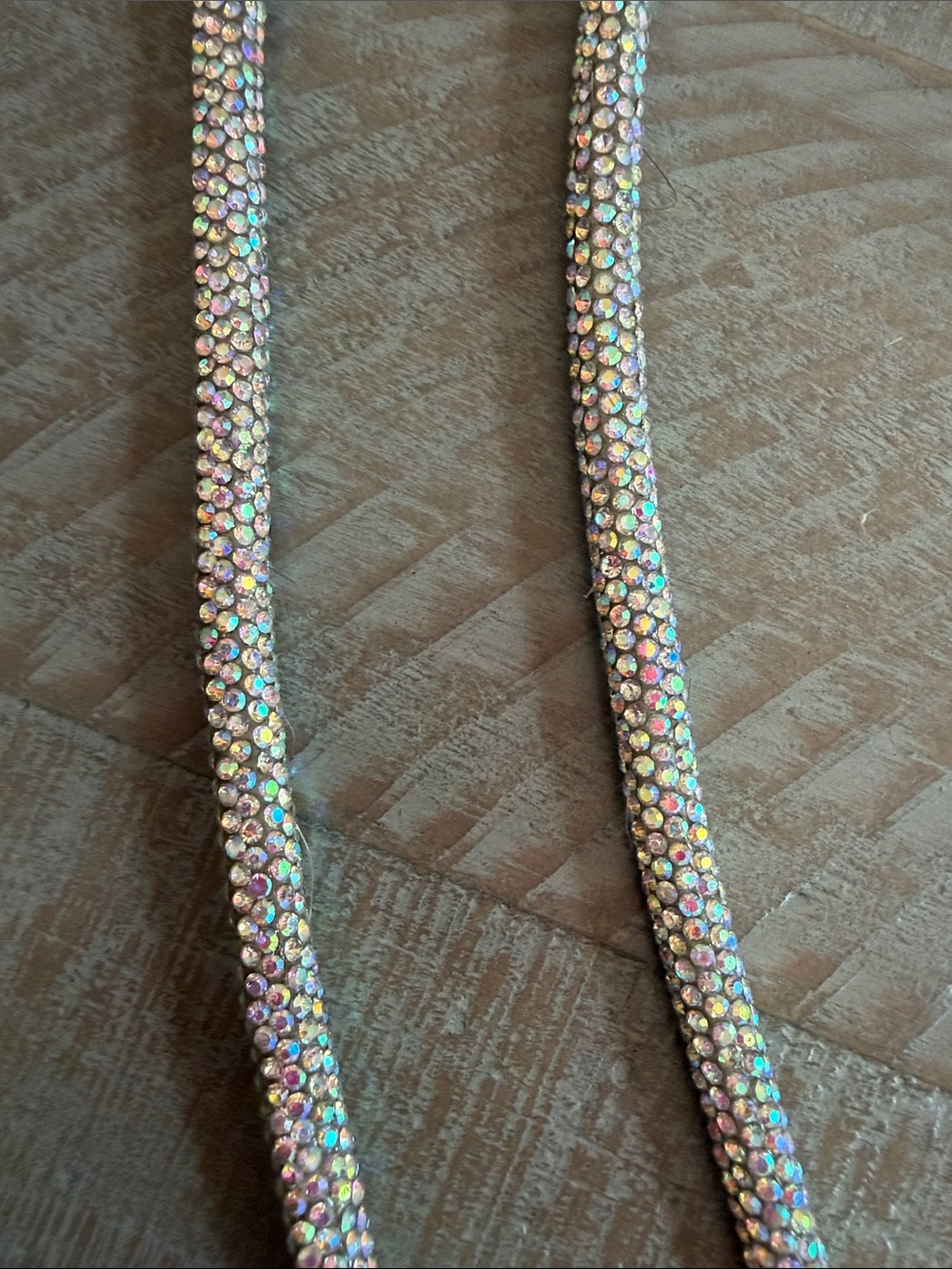 Rhinestone Crossbody with Gold Detailing Cell Phone Crossbody Strap-NEW - Picture 3 of 4